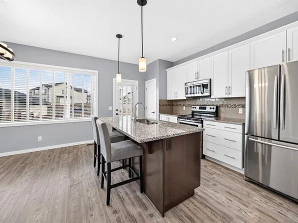 53 W Willow Dr, Cochrane, AB T4C 0W2