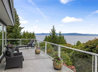 372 Crescent Rd W, Qualicum Beach, BC V9K 1J7