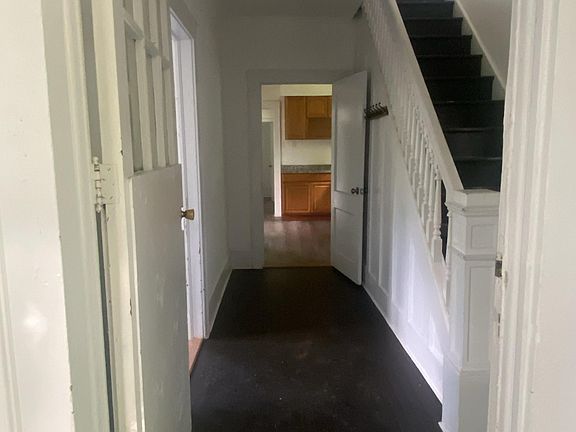 4th image of 146 Pleasant Street Ext