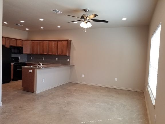 Renfro Duplex Living Rm_04032019