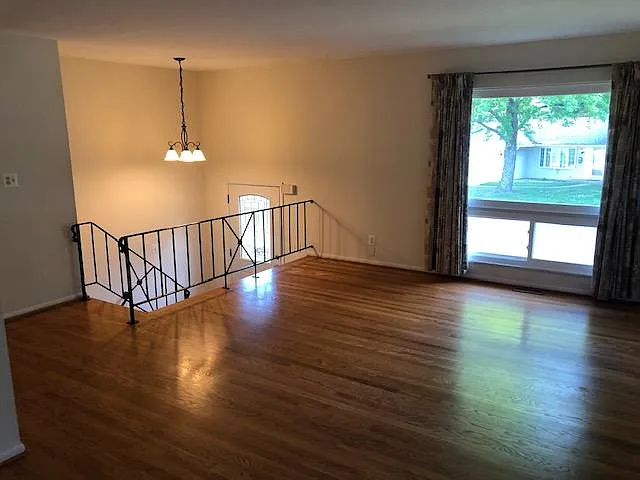 19 Vanderbilt Pl — Photo 3