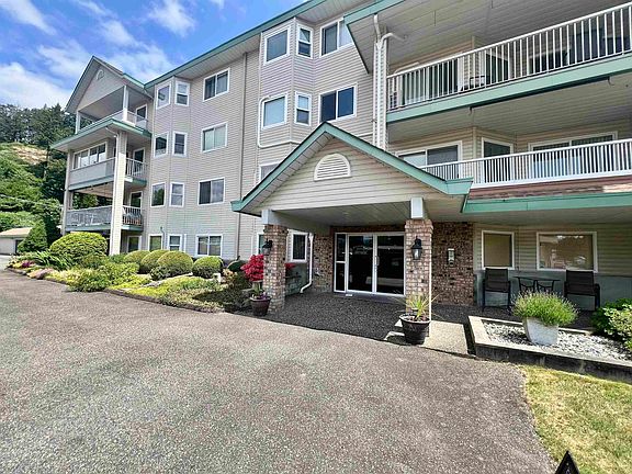 3rd image of 46966 Yale Rd #104
