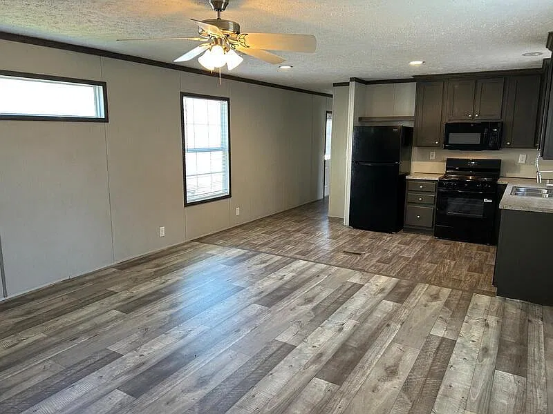 3 bed, 2.0 bath, $1,050 — Photo 3