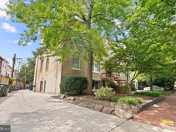 3rd image of 233 Kentucky Ave SE APT 21