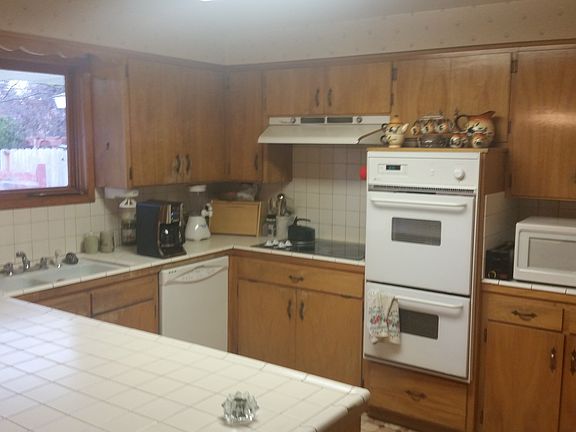3rd image of 1922 W Courtland Ave