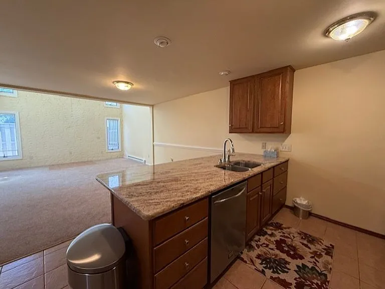 848 W Aaron Dr — Photo 2
