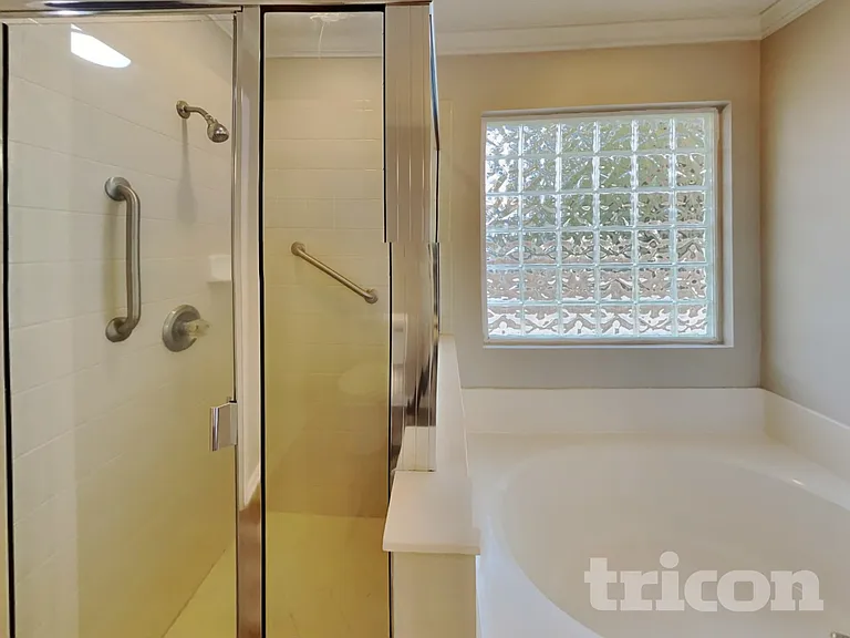 757 Martin Lakes Dr E — Photo 9