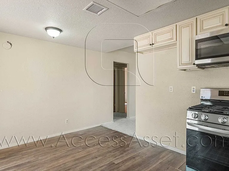 33220 Schaper St — Photo 9