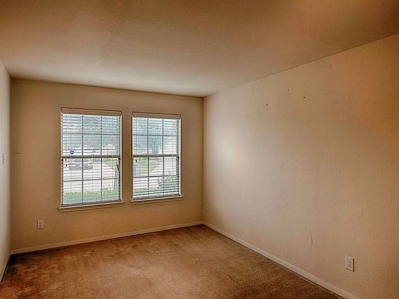 4th image of 7907 Yaupon View Dr