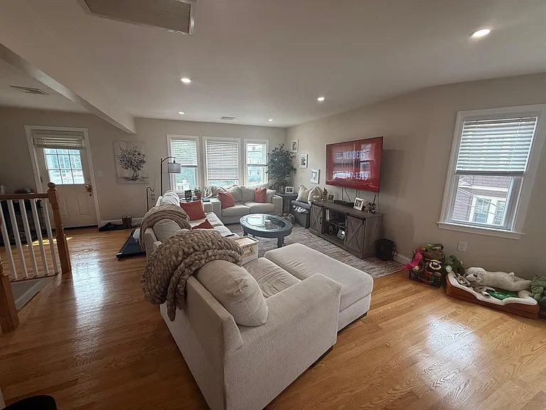 44 Ashland St #2F — Photo 14