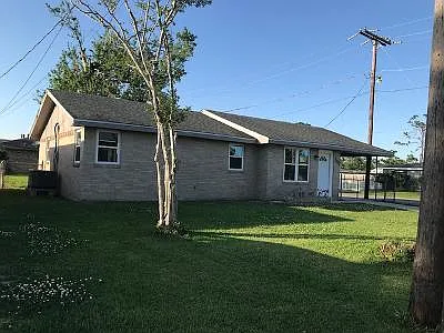 111 Oakshire Dr — Photo 6