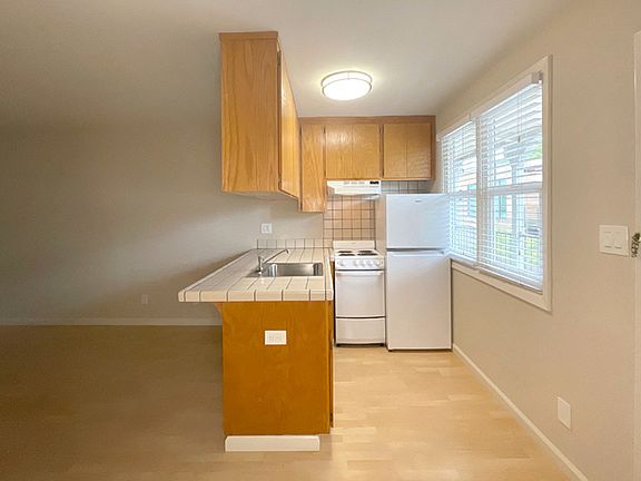 3rd image of 670 Live Oak Ave APT 10