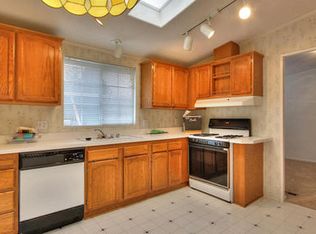 61 Shelter Ln, Daly City, CA 94014