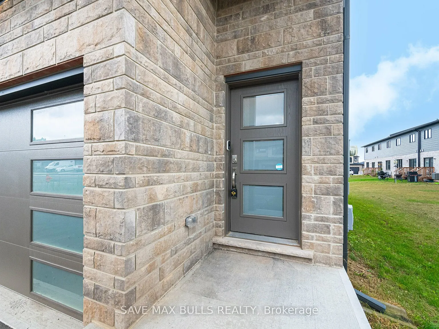 4 bed, $2,700 — Photo 4