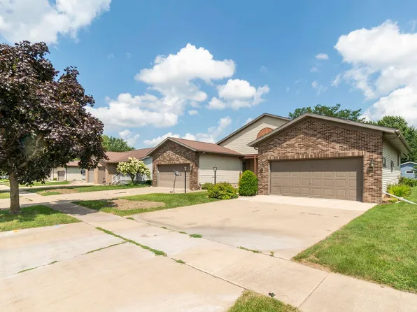 306 24th St NW, Waverly, IA 50677