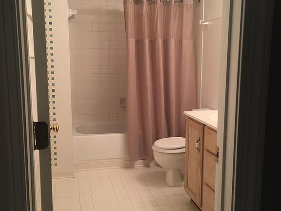 5th image of 902 Martell Ct APT I