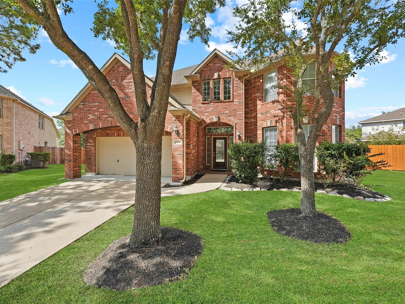 4 bed, 3.5 bath, 3619 sqft, $3,000 — Photo 2
