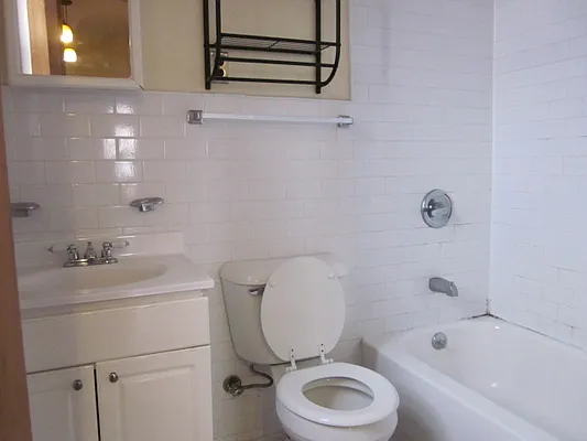 Rented by Full Time Management | media 28