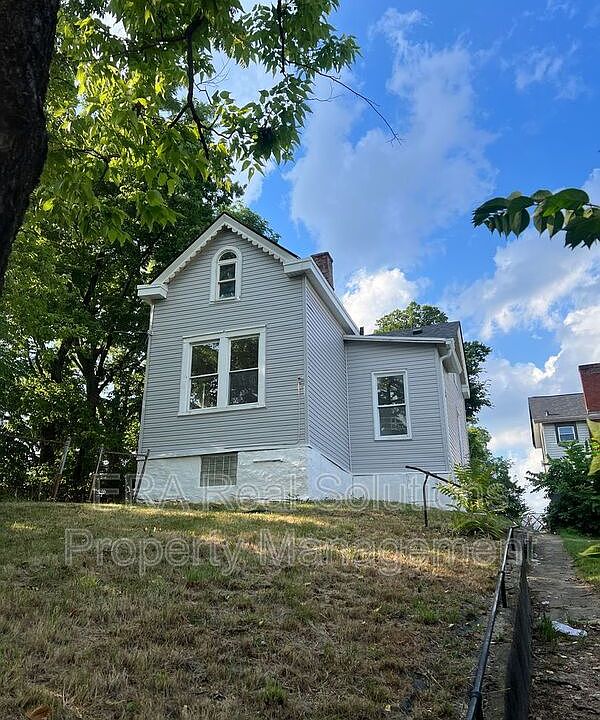 1st image of 164 Forest Ave