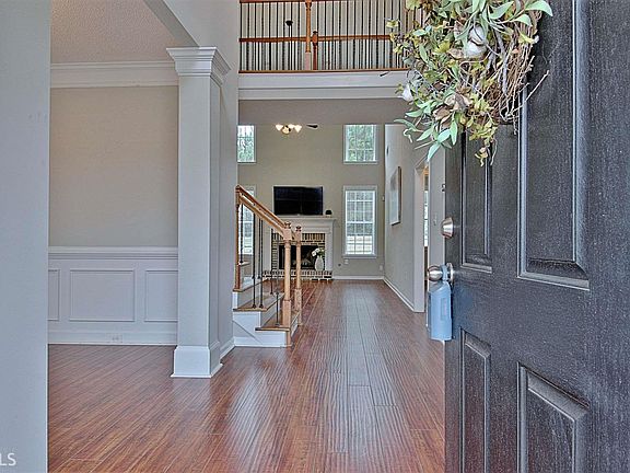 4th image of 105 Humboldt Dr