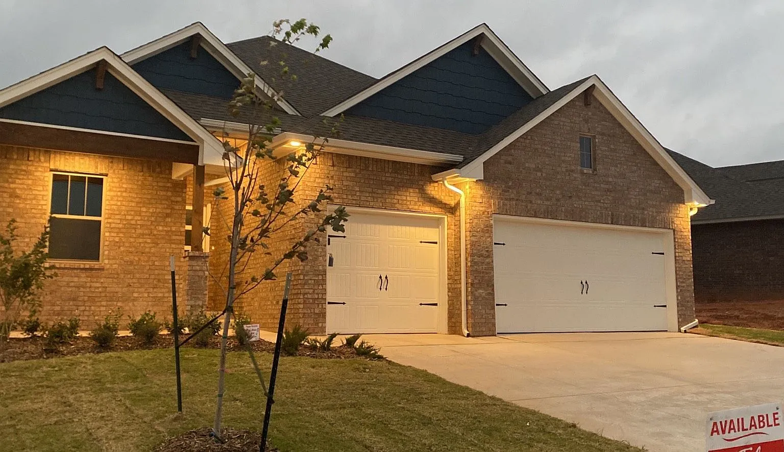 3 Bedroom, 2 Bathroom, 3 Car Garage Home with Storm Shelter in East Edmond — Photo 2