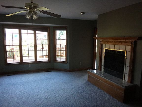 3rd image of 90 Almahurst Dr