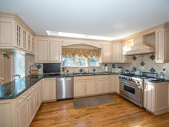 5th image of 50 King Arthurs Ct N
