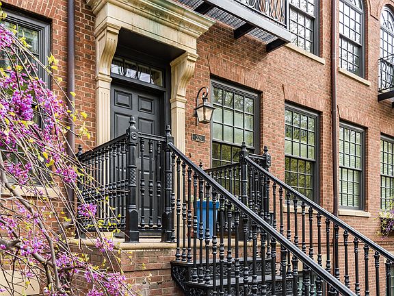 4th image of 228 E Gay St #Townhouse 28