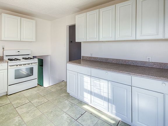 5th image of 203 Sycamore Rd