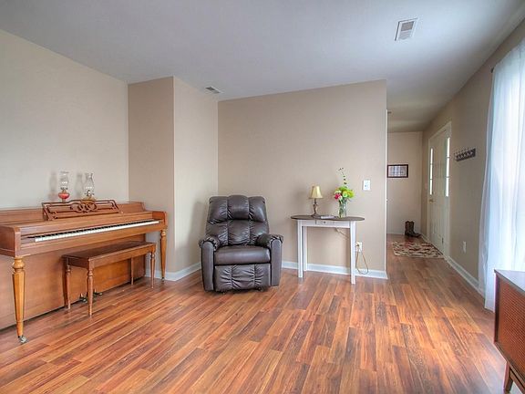 3rd image of 561 Leverton Pl