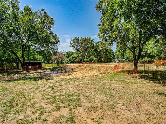1st image of 1100 Shady Oaks Dr