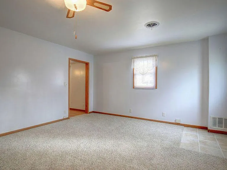 302 Greenview Dr — Photo 12