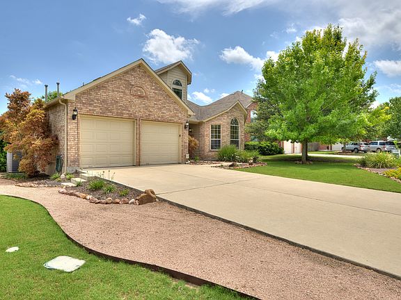3rd image of 389 Sweet Gum Dr