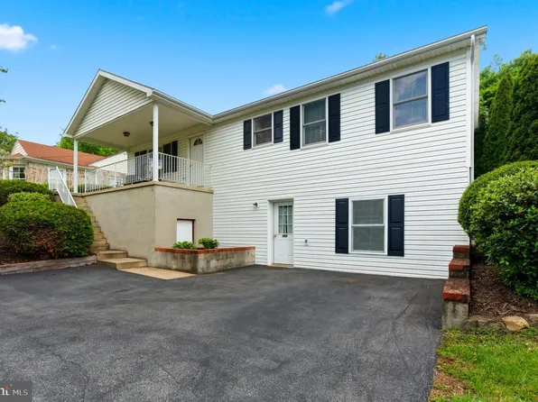 488 Harrison Ave, Berkeley Springs, WV 25411