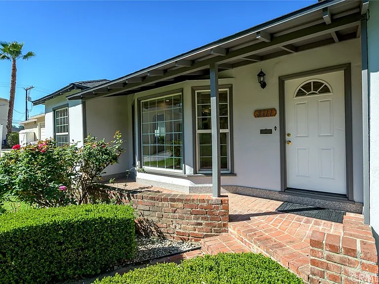 2111 N Verdugo Rd — Photo 9