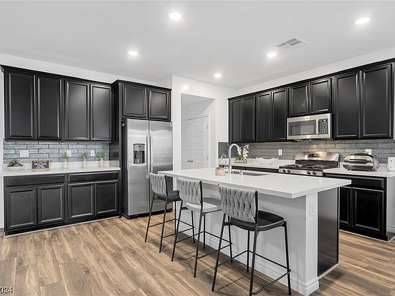 4th image of 6820 Bayou Hollow Ave