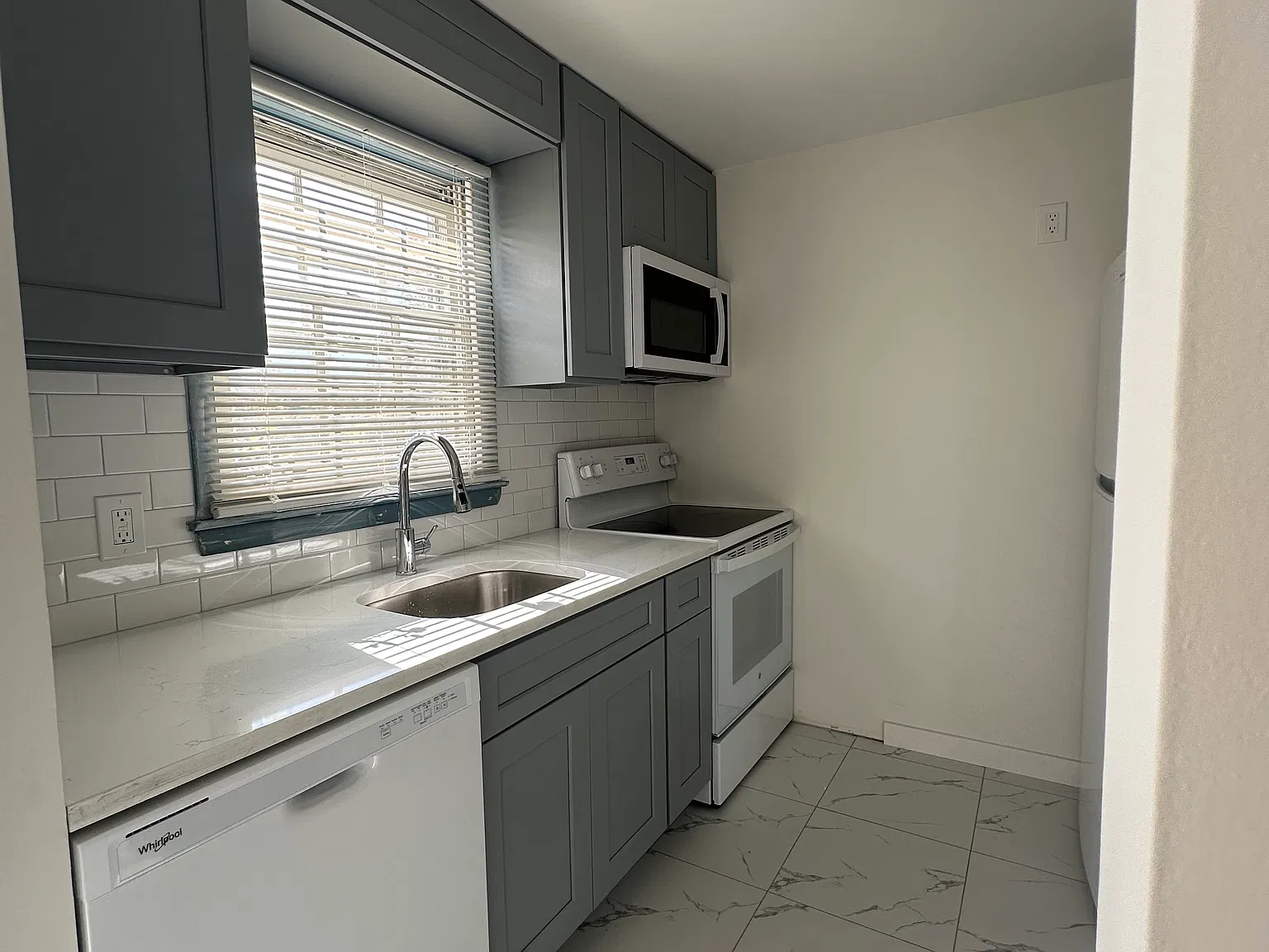 2 bed, 992 sqft, $2,100 — Photo 2