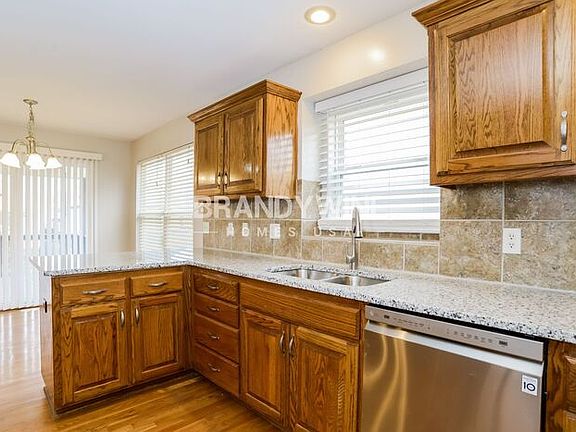 4th image of 1209 NW Baytree Dr
