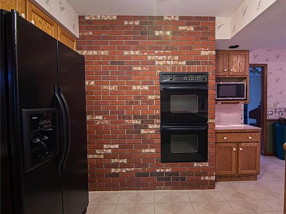 3rd image of 100 Hidden Cove Ct