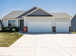 1315 Stratton Dr NE, Cedar Rapids, IA 52402