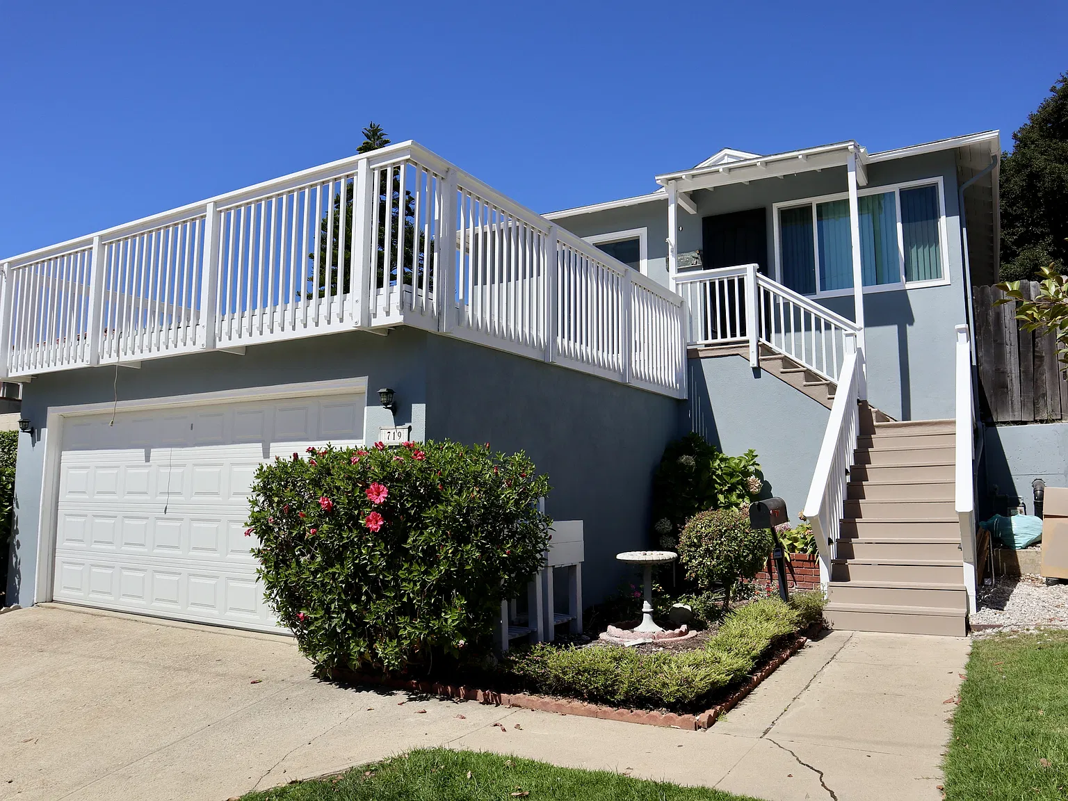 719 S Juanita Ave, Redondo Beach - 0 — Photo 2