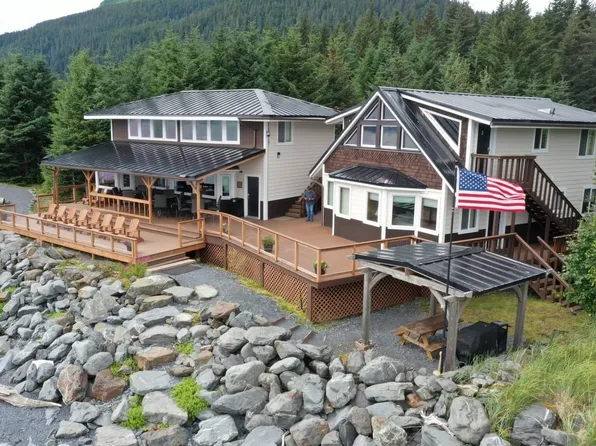 13970 Beach Dr, Seward, AK 99664