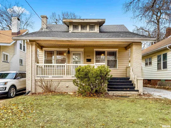 1235 E Seneca Pl, Peoria, IL 61603