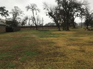 209 Dahlia St, Lake Jackson, TX 77566