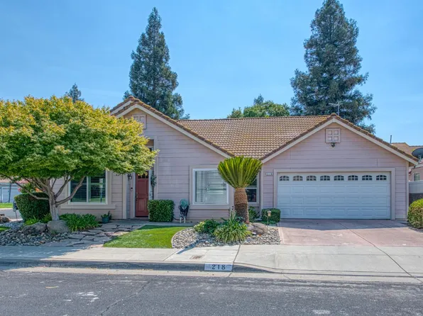 218 W Fallbrook Ave, Clovis, CA 93611