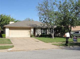 525 Roberts Dr, Saginaw, TX 76179