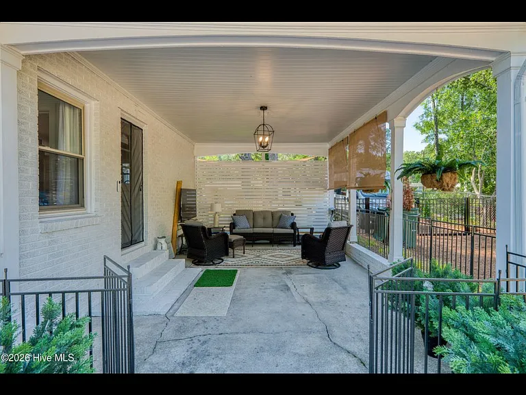 611 Clark Dr — Photo 26