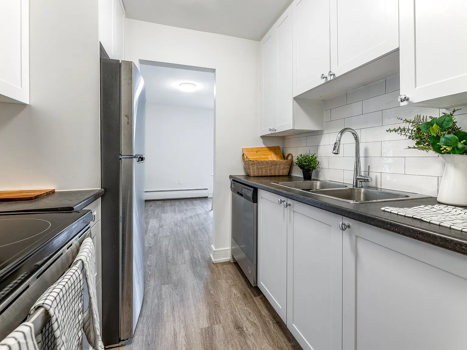 520 Mornington Avenue — Photo 1