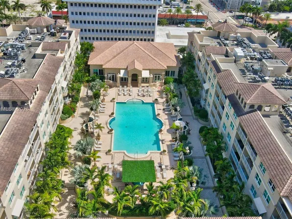 99 SE Mizner Blvd, Boca Raton, FL