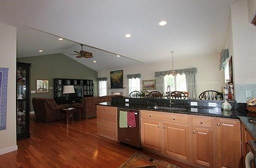 5th image of 1 Wesley Dr #1